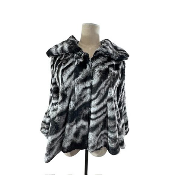 2 Sisters Jackets & Blazers - " 2‎ Sisters " Faux Fur Jacket, Very Soft, SZ M, , Money, Clasp Closer's, Classy